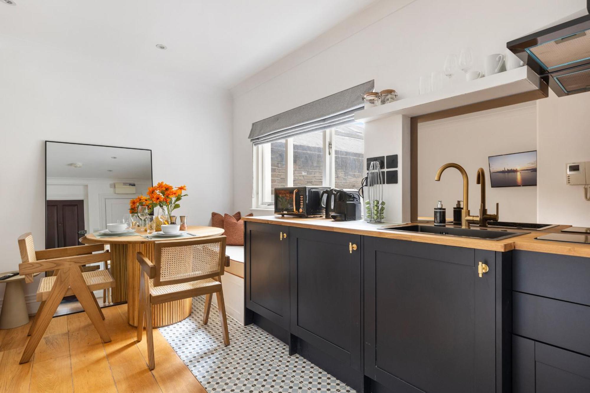 Luxurious Retreat - La Reserve Knightsbridge Appartement