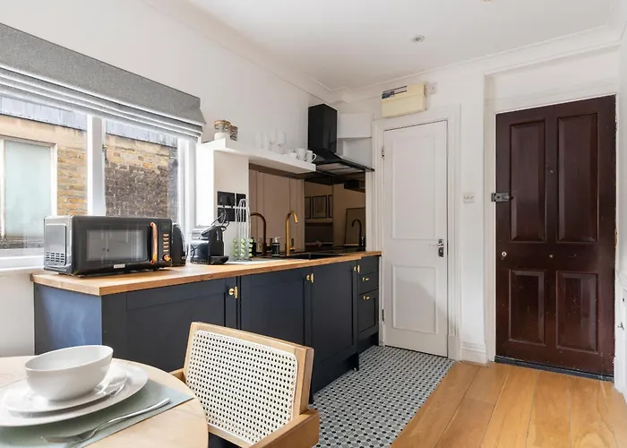 Luxurious Studio Retreat - La Reserve Knightsbridge
